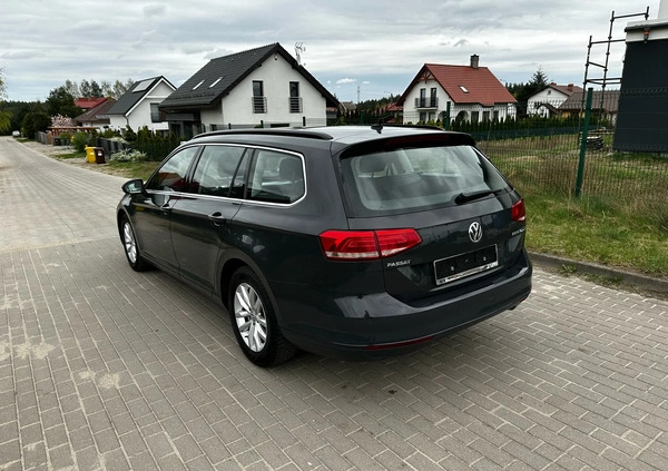 Volkswagen Passat cena 46900 przebieg: 287517, rok produkcji 2014 z Pieniężno małe 79